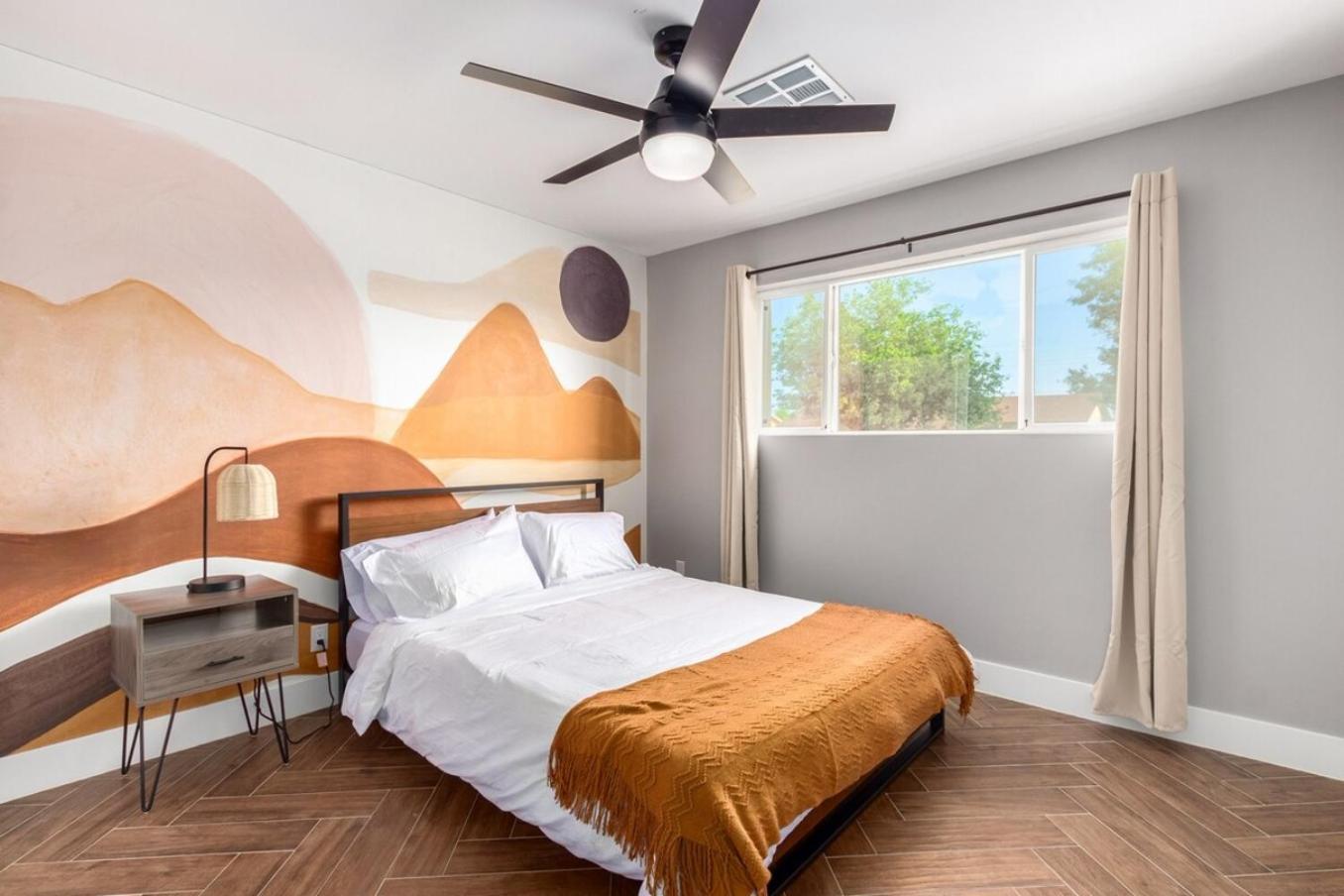 Eclectic Escape Wpool, Yard Games- Old Town5min Holiday home