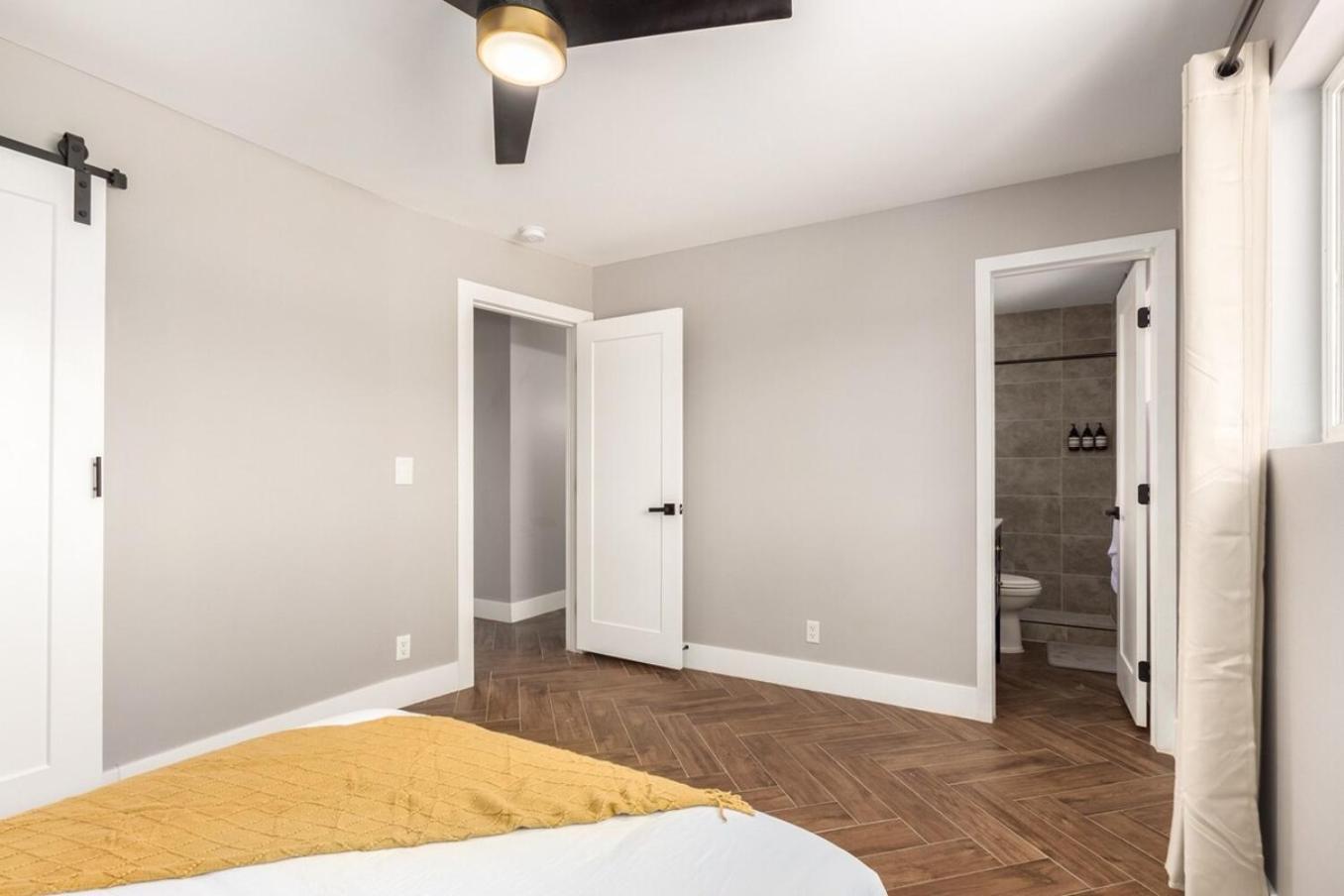 Holiday home Eclectic Escape Wpool, Yard Games- Old Town5min *