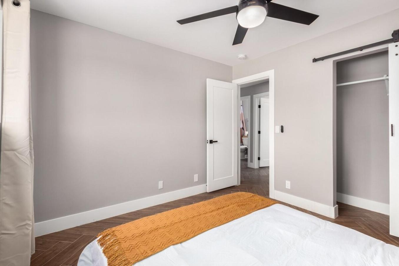Eclectic Escape Wpool, Yard Games- Old Town5min *